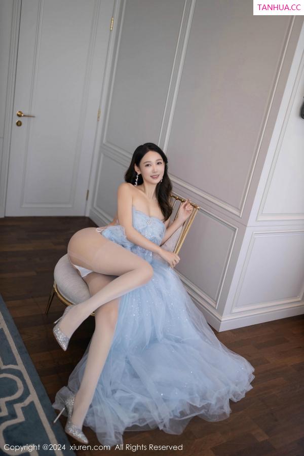 唐安琪  [XiuRen]高清写真图 2024.12.02 No.9538 唐安琪 礼裙美腿第55张图片